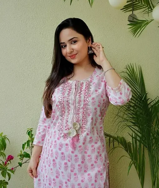 Elegant Pink Kurta Top: Stylish and Comfortable Ethnic Wear for Women
