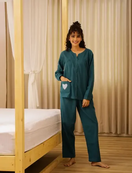 Elegant Green Women's Nightdress: Comfortable & Stylish Sleepwear