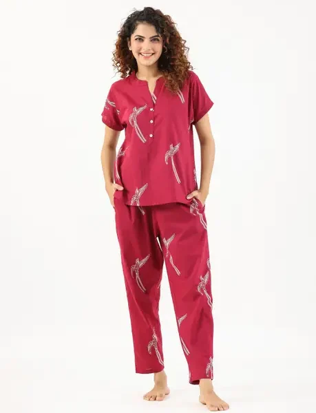 Elegant Red Women's Nightdress: Luxurious Comfort & Style